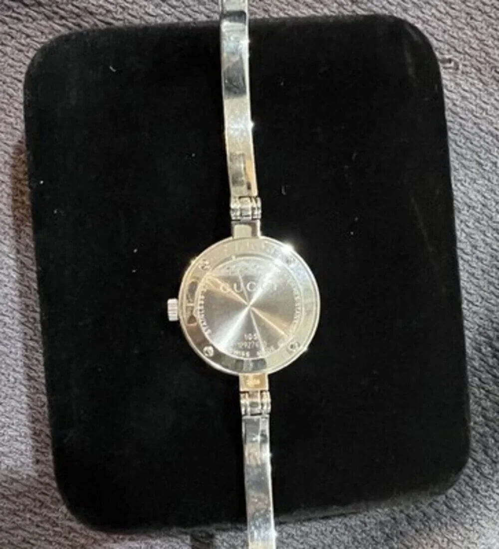 Authentic Gucci Women’s Bangle Watch Model 105 Ladies ETA Swiss Mov. - Picture 2 of 9